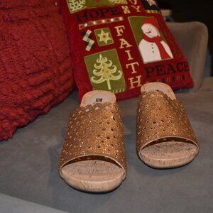 Pre owned like new White Mountain Women wedge Sandals .Size 9 M.Color Light Gold